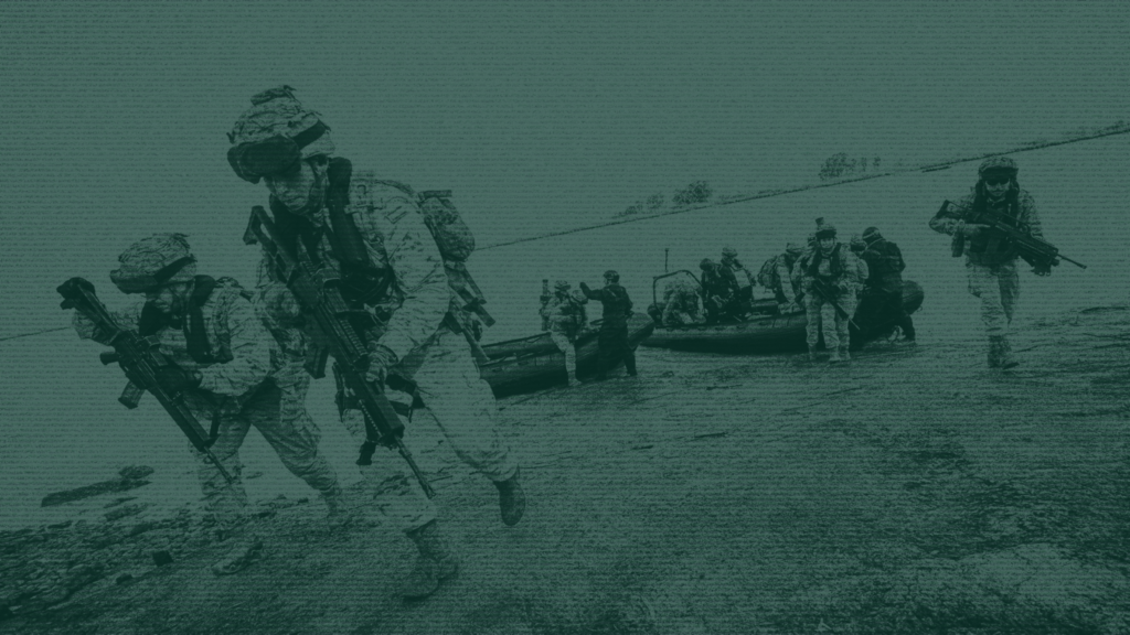 Militares durante un ejercicio de instrucción táctica, imagen representativa del curso de oficiales por promoción interna de Patronato En Casa.