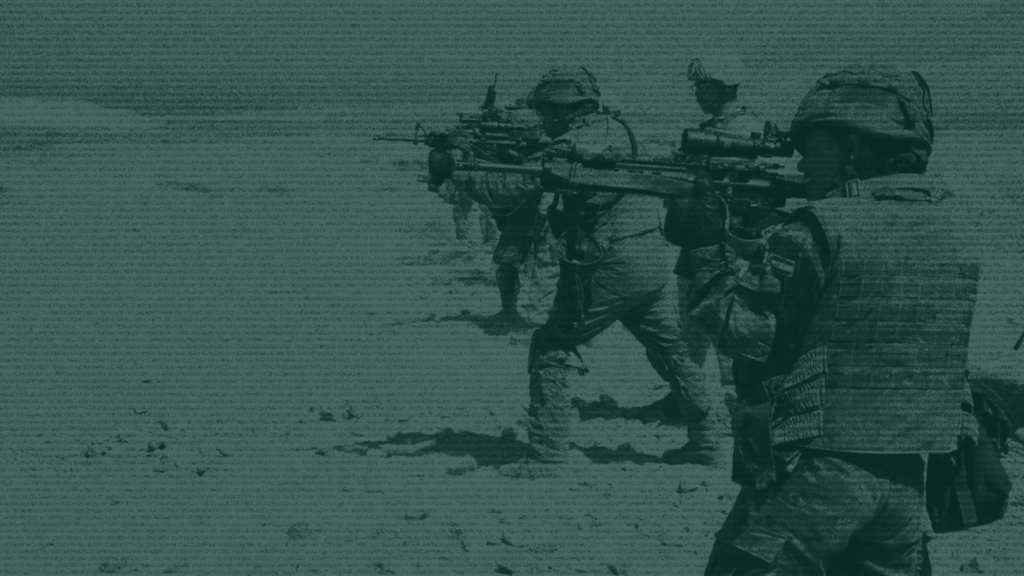 Militares durante un ejercicio de instrucción táctica, imagen representativa del curso de suboficiales por promoción interna de Patronato En Casa.