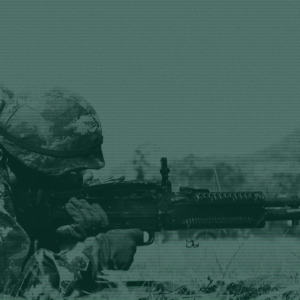 Soldados del Ejército de Tierra durante un entrenamiento de combate con ametralladora para el ascenso a Cabo, cursos de Patronato en Casa.
