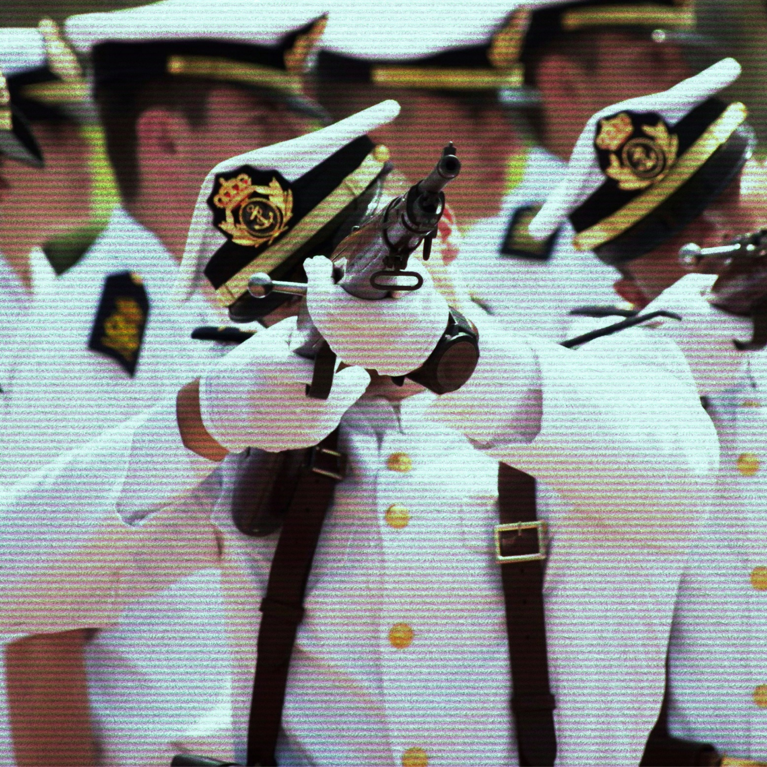 Militares con equipo táctico durante un ejercicio de entrenamiento para las pruebas de acceso a Tropa y Marinería.